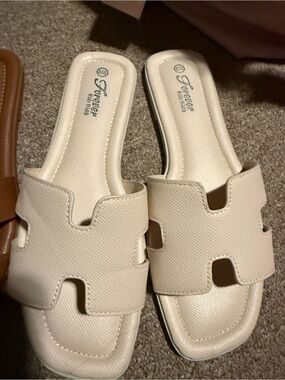 Cream Slide Sandals - Women's Slip-On 8.5